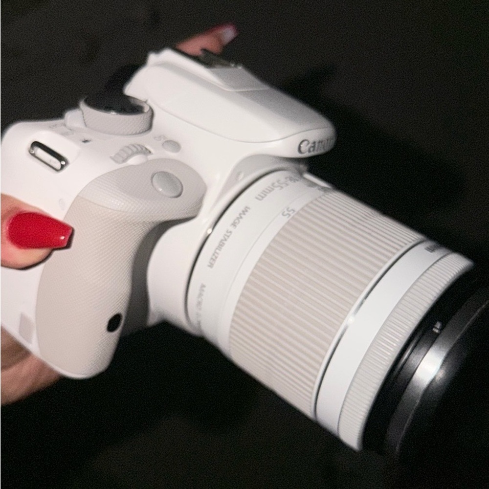 Canon White SL1  Camera with 55-250mm Lens